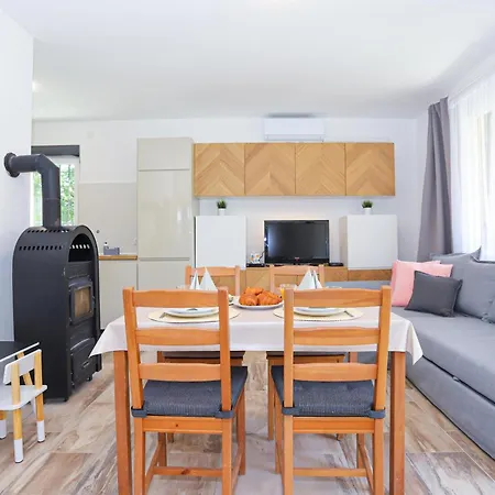 Holiday home Golden *